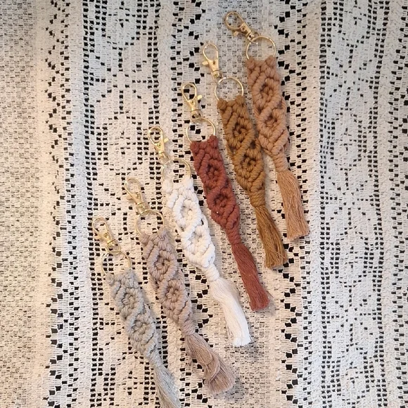 Handcrafted Macramé Keychain Set - Neutral Tones - Picture 1 of 12